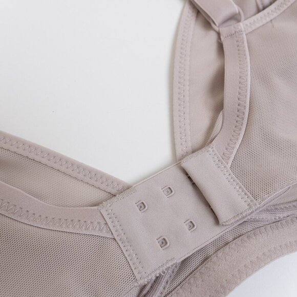 ✨ Knix Mesh Deep V Bra Oyster Nude S++ - Picture 9 of 13